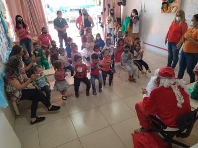 Núcleo Feminino Coprossel e CEMEI Sementinha do Saber levam alegria no Natal das Crianças da Escola